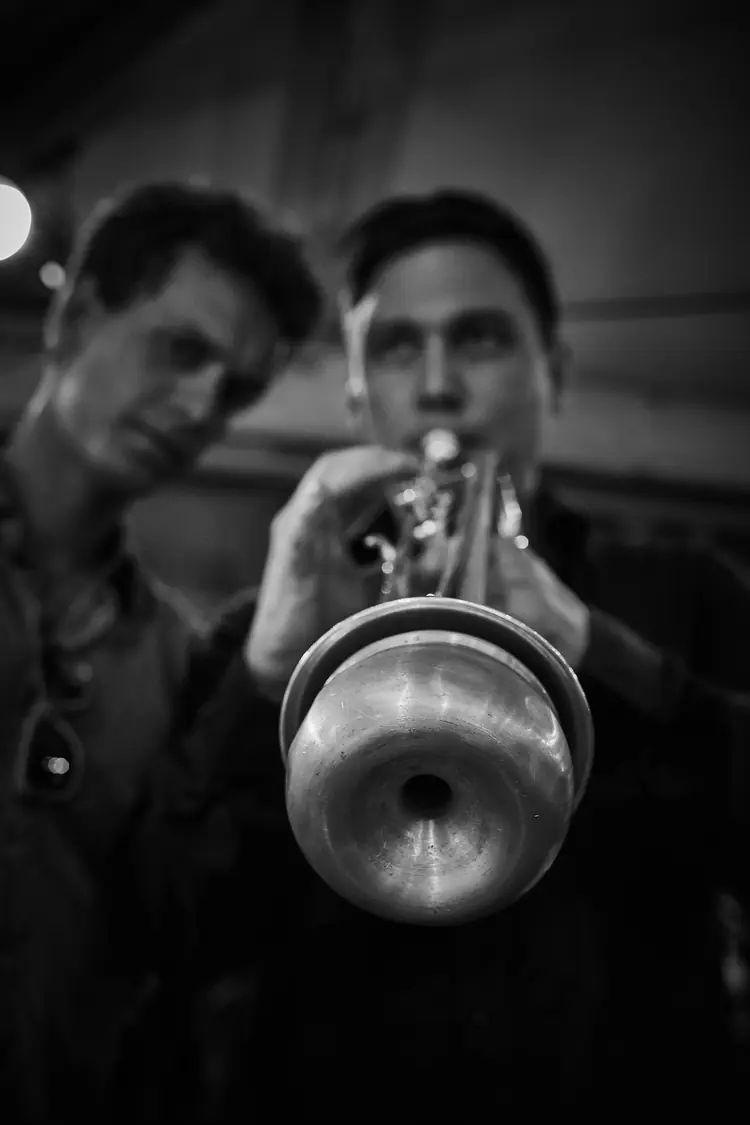 Trumpeter playing directly toward the camera, photographed in black and white — Jazz photography by Michaël Gramm